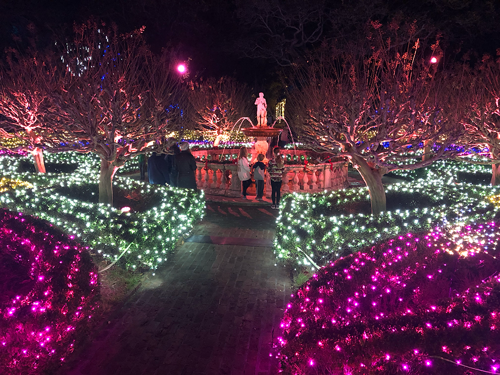 Elizabethan Gardens Holiday Lights